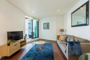 Luxury 1 BR Canary Wharf Apt Couples & Work-Friendly